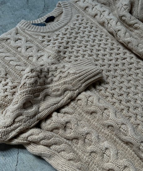 over size cable knit