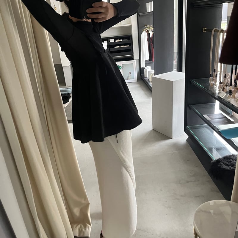 HAKUJI】Solid flare camisole /Black | WEL'L ONL HAKUJI】Solid flare camisole /Black | WEL'L ONL