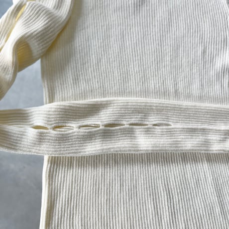 【HAKUJI】Hole sleeve sweater/袖穴あきデザインニット