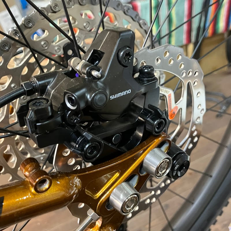 KONA 2026：UNIT X Gloss Metallic Gold | Lost & 