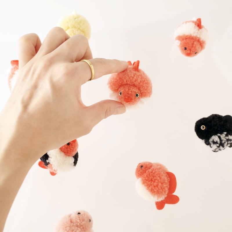 PDFテキスト】毛糸で作るtrikotriのぽんぽん 金魚の親子 | trikotri store