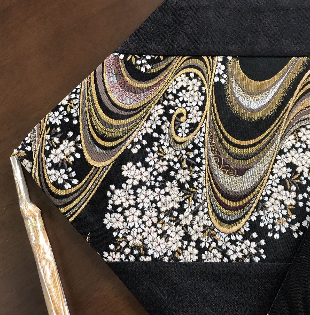 新品］京都・西陣織の生地で仕立てた和柄のお洒落なテーブルランナー