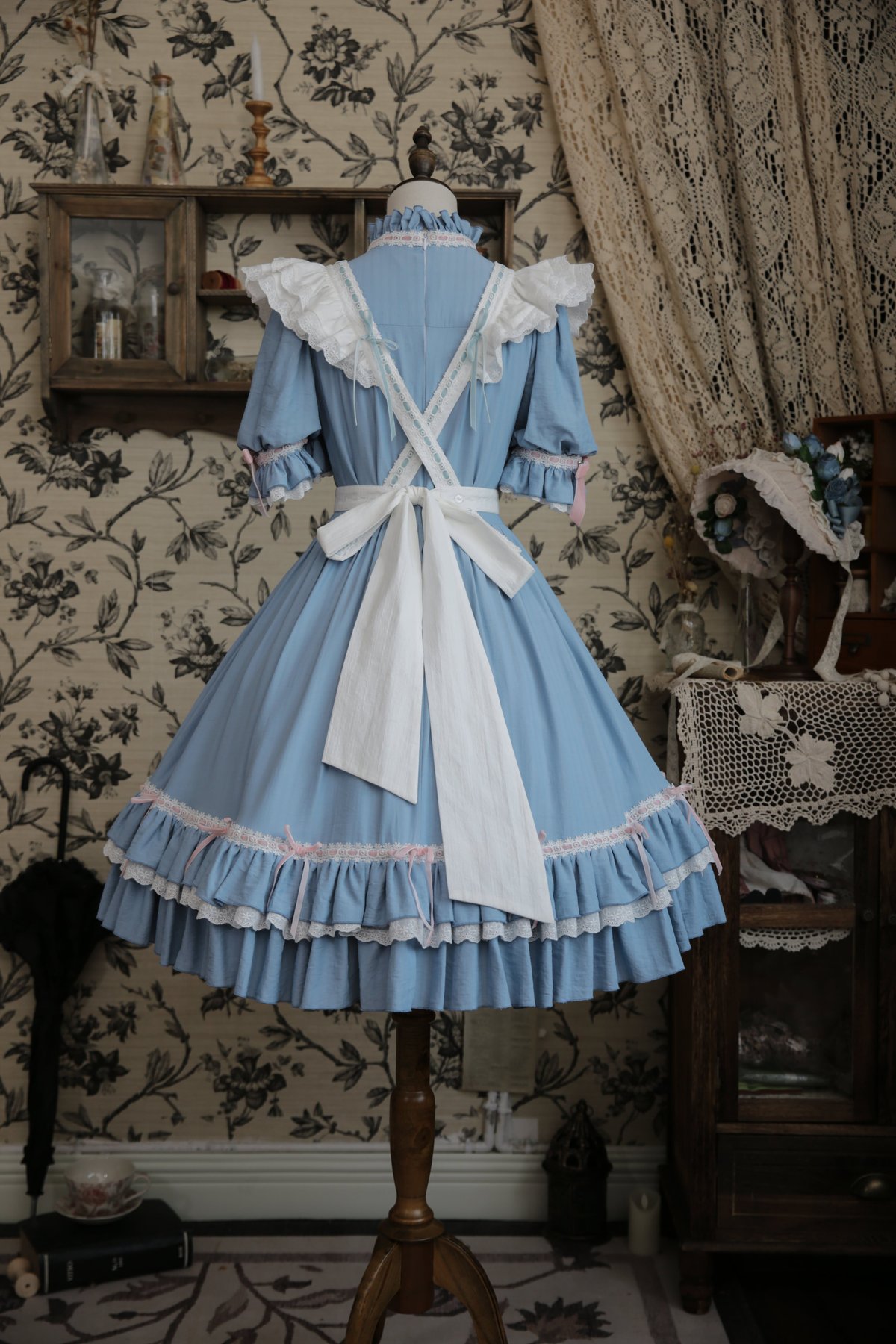 星箱Works》ベルスーズ すずらん刺繍エプロン＜ブルー＞ P21123043H  