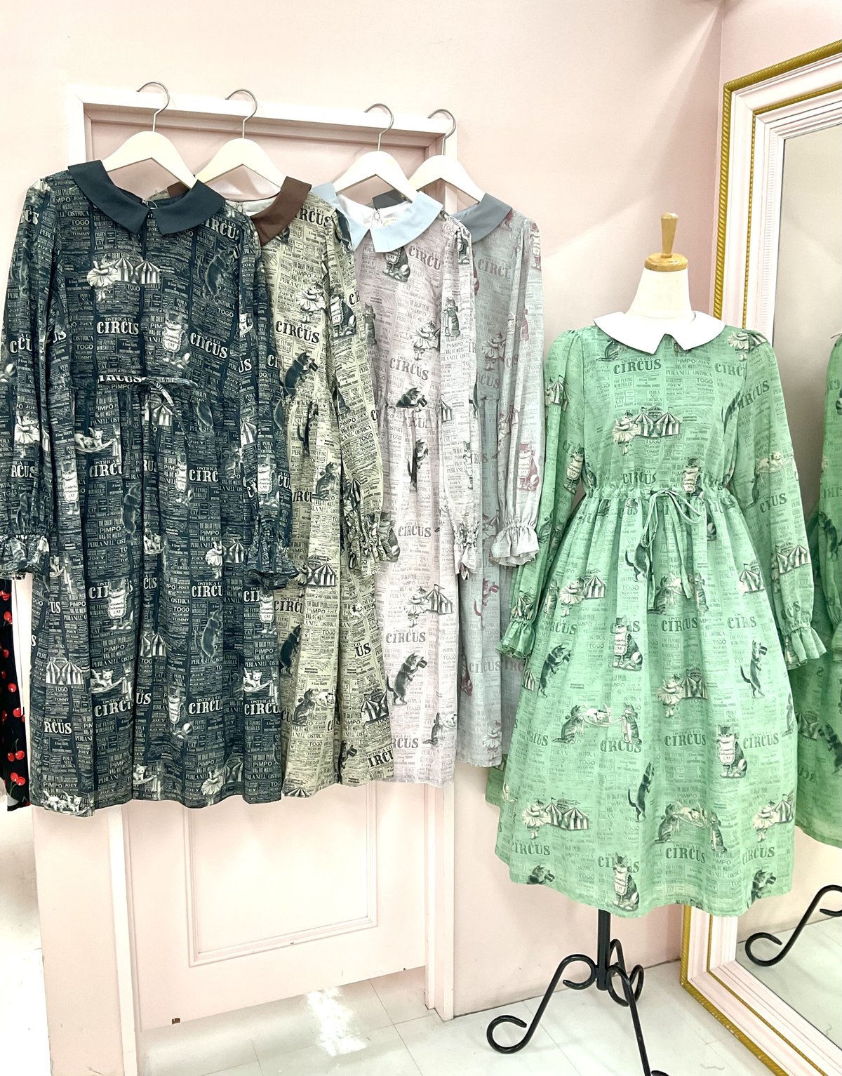 タグ付き♥キャットサーカス襟付きワンピPerla nell' ostぺ