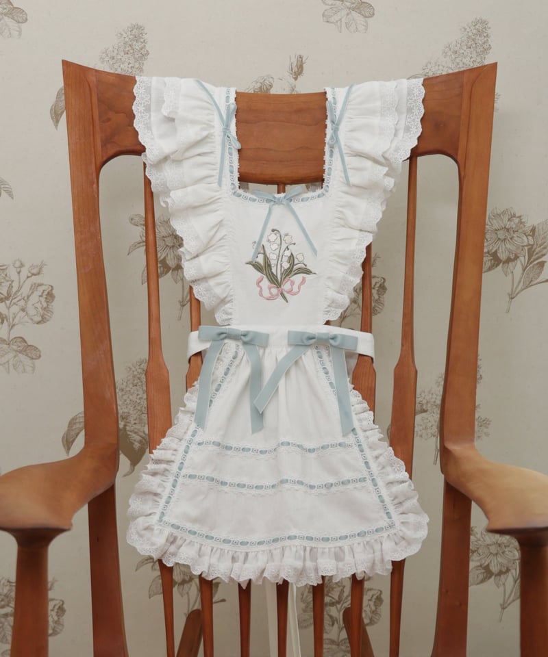 星箱Works》ベルスーズ すずらん刺繍エプロン<ブルー 星箱Works》ベルスーズ すずらん刺繍エプロン<ブルー