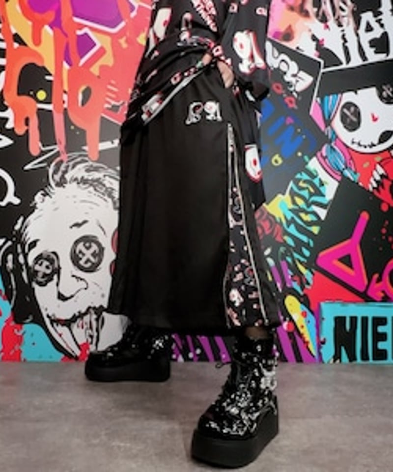 NieR》7分丈2WAY SIDE ZIP WIDE PANTS【RED EYE NIER】 NieR》7分丈2WAY SIDE ZIP WIDE PANTS【RED EYE NIER】