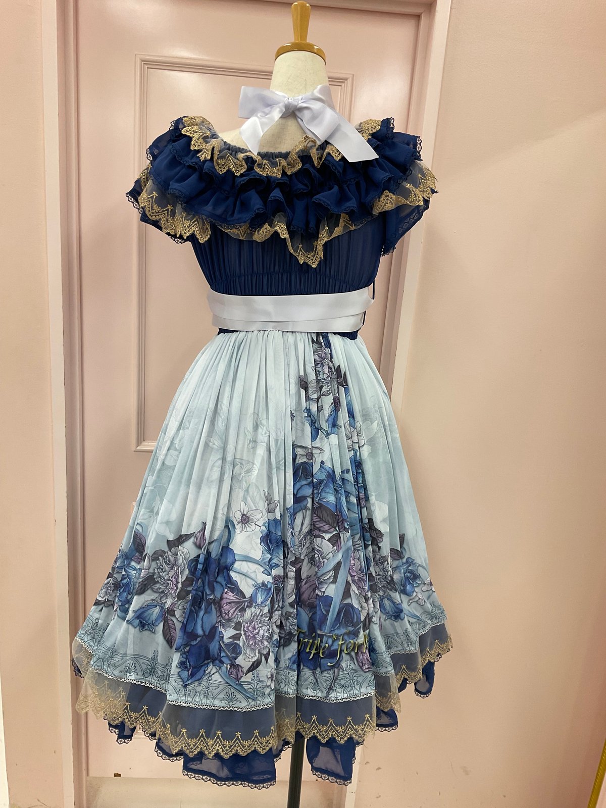 華麗な芸術品✨夢の世界へ旅立ちに纏う✨ブルーローズ 蒼薔薇 ワンピース ドレス✨ Triple* fortune》モノクロマティックローズワンピース（ブルー