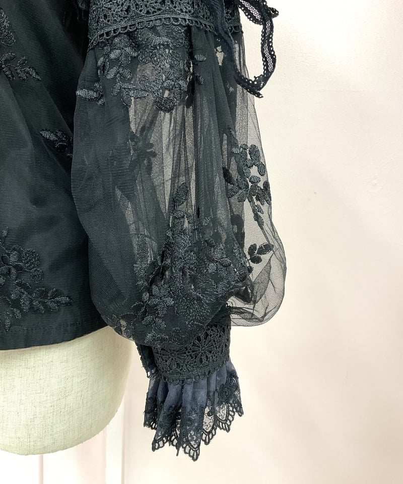 triple*fortune》チュール刺繍ブラウス | TyCHEMaria & chouc triple*fortune》チュール刺繍ブラウス | TyCHEMaria & chouc