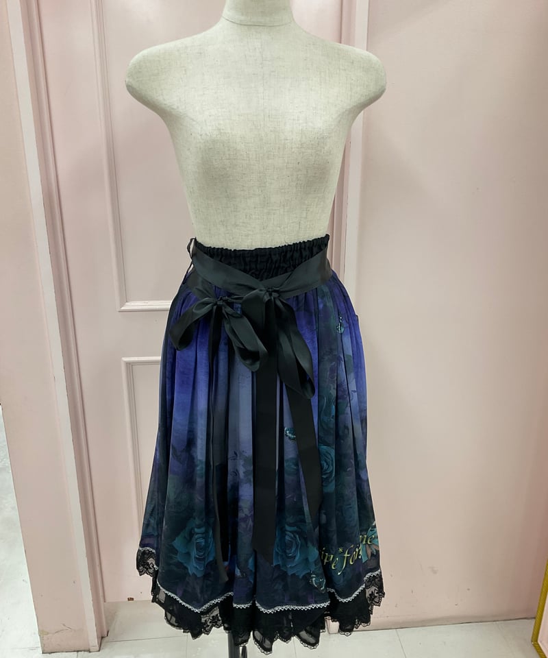 Triple* fortune 》ゴーストローズスカート（黒×青薔薇