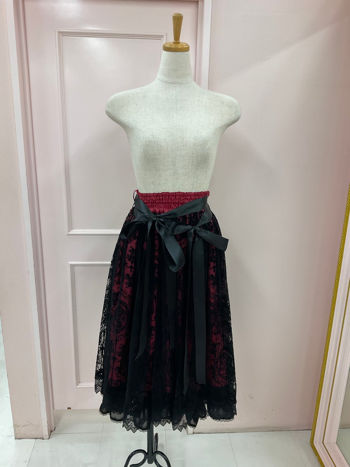 【最終値下げ】Triple*fortune 骸骨少女スカート Triple* fortune 》骸骨少女スカート（黒×赤） | TyCHEMaria &