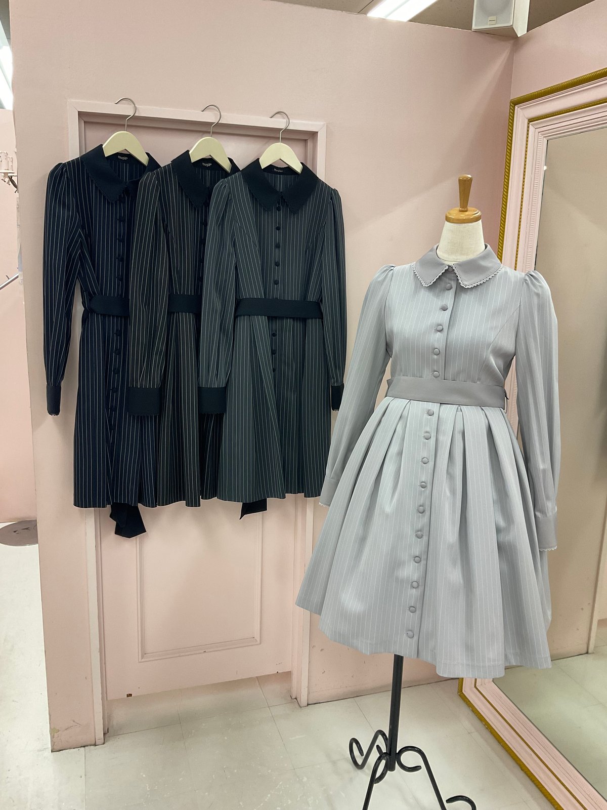 Sheglit》ストライプタックワンピース 874050-01 | TyCHEMaria &