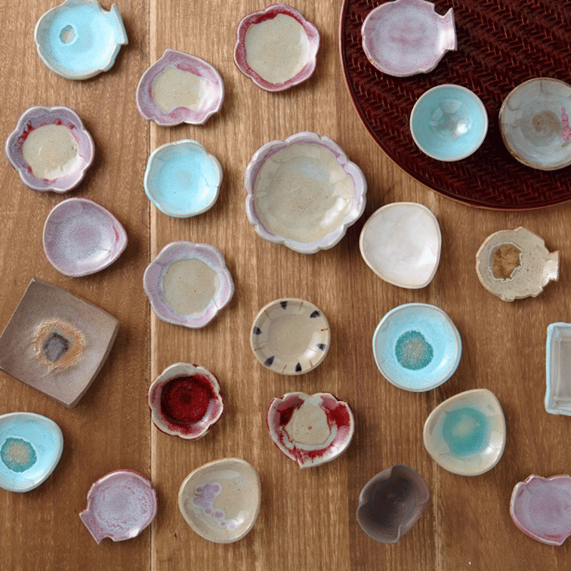 豆皿（花、生成りふち辰砂）【両右ェ門窯】 | 有田焼専門店 徳商会