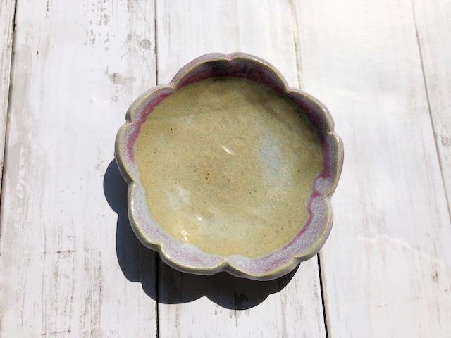 豆皿（花、生成りふち辰砂）【両右ェ門窯】 | 有田焼専門店 徳商会