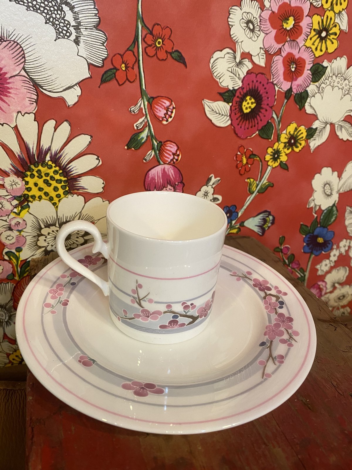 FINE BONE CHINA NIKKO 花柄ティーカップ&ソーサー6客 FINE BONE FINE BONE CHINA NIKKO 花柄ティーカップ&ソーサー6客 FINE BONE