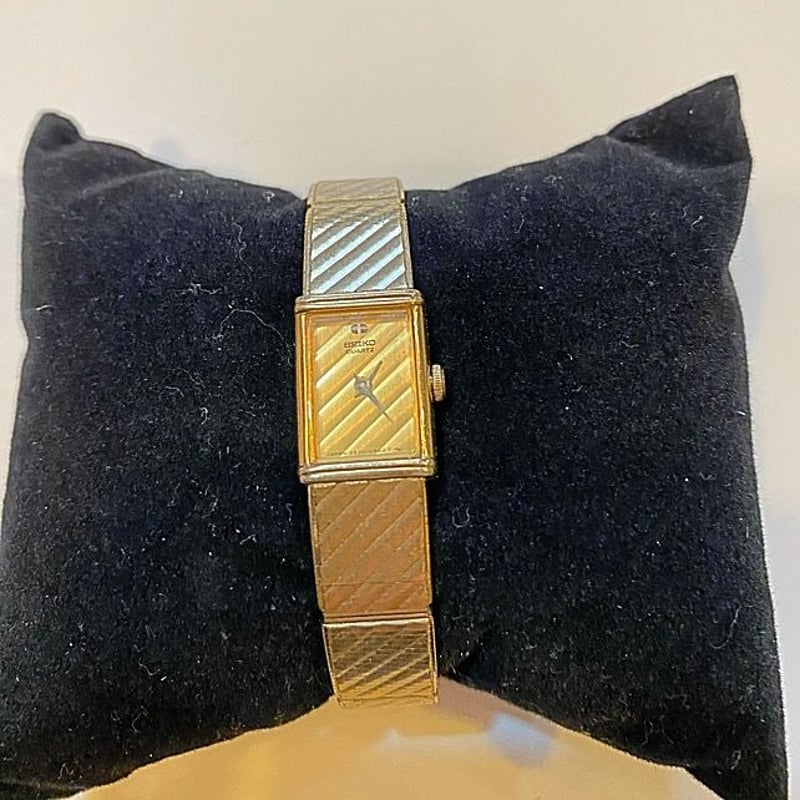 SEIKOのバングルっぽいヴィンテージウォッチ | PORTA CARINA SALON