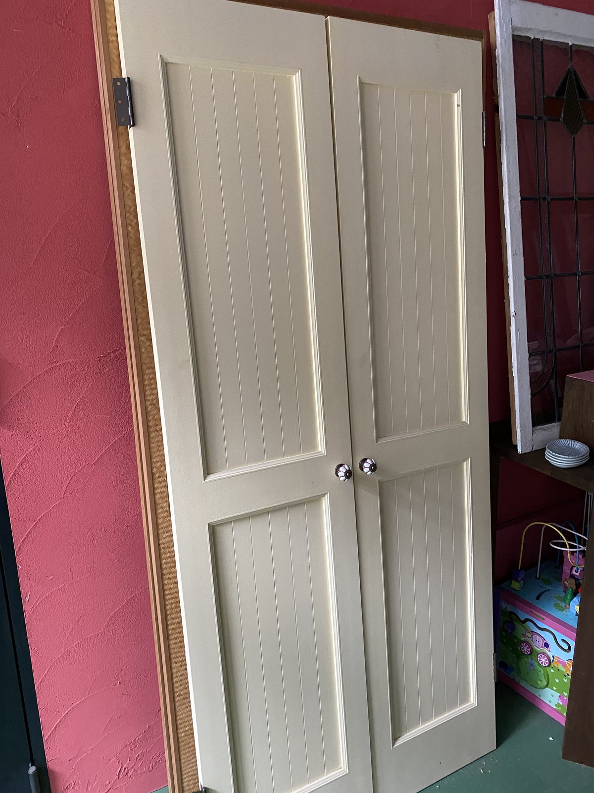 開き戸ベージュ インテリアにも