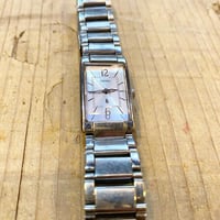 SEIKOのクォーツ時計ピンク文字盤で