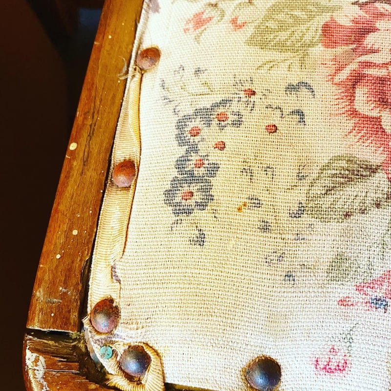 アンティークチェア花柄裏に欠けあり | PORTA CARINA SALON