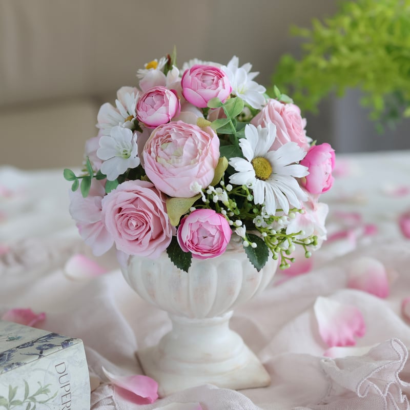 今月限定【アーティシャルフラワー】ホワイトラナンキュラスとデイジーアレンジ花瓶付 アーティシャルフラワー】ホワイトラナンキュラスとデイジーの花束の