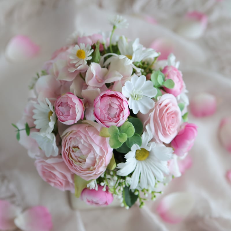 ラナンキュラスとデイジーのテーブルフラワー アーティフィシャル