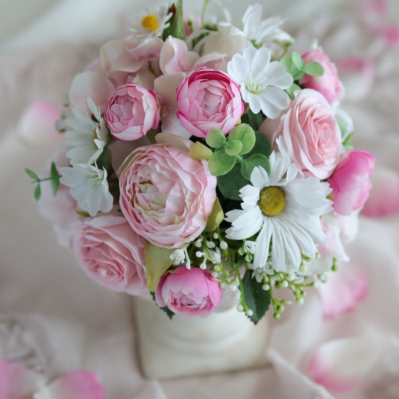 ラナンキュラスとデイジーのテーブルフラワー アーティフィシャル