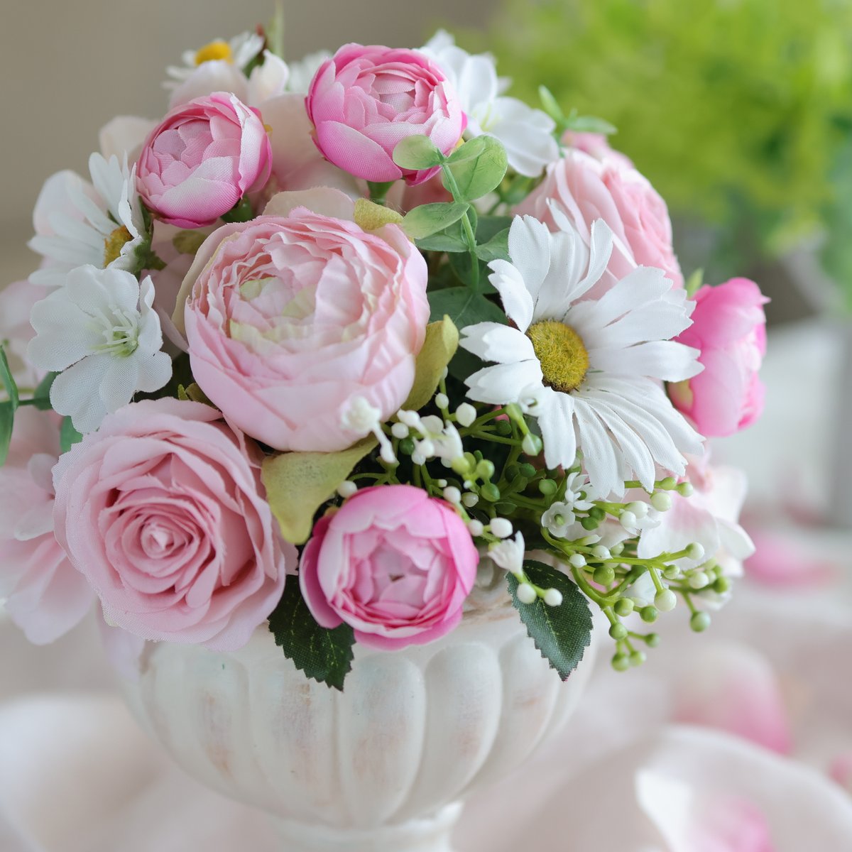 ラナンキュラスとデイジーのテーブルフラワー アーティフィシャル