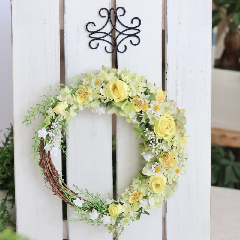 レモンイエローの三日月リース アーティフィシャルフラワー 直径23