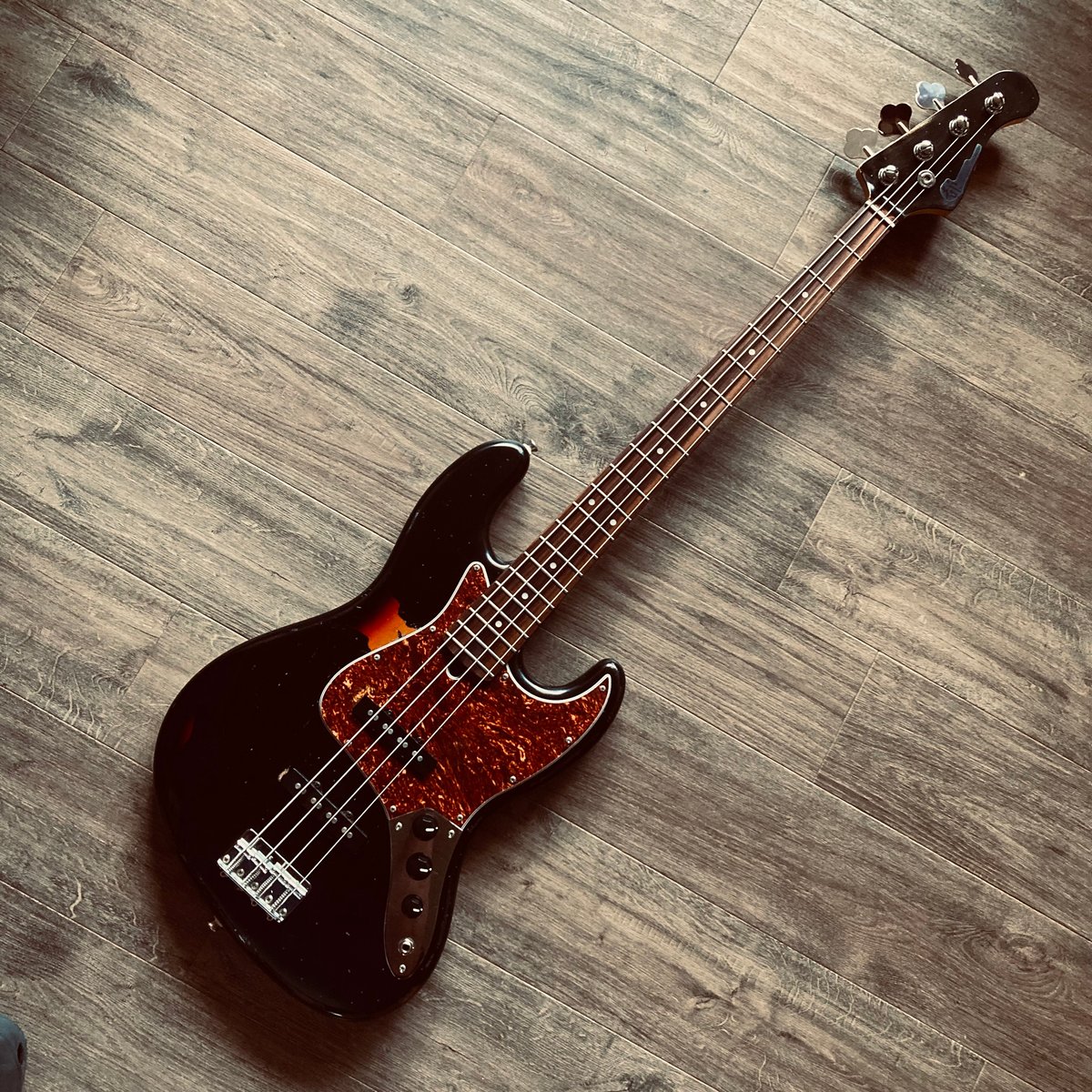 Miyako Custom Modern Vintage MJB-4R ベース 都 MJB-4R black | Miyako custom bass guitar