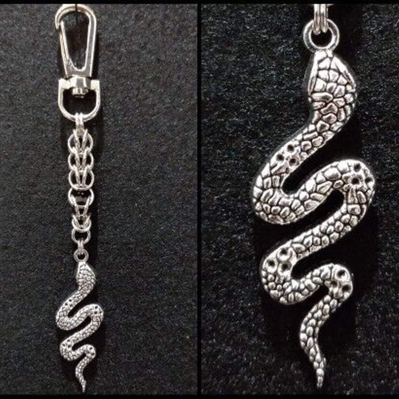 HERMES キーホルダー ヘビのデザイン HERMES キーホルダー ヘビのデザイン