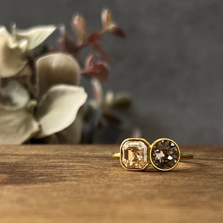 クリスタルゴールデンシャドウ×グレージュ ゴールドリング 10号/13号  スワロフスキー ・クリスタル