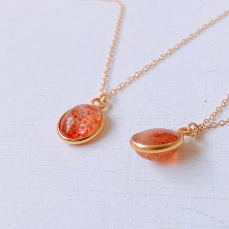 【太陽を閉じ込めた宝石･:*タンザニア産 宝石質サンストーンAAA オーバル枠留めネックレス】煌めくサンカラー