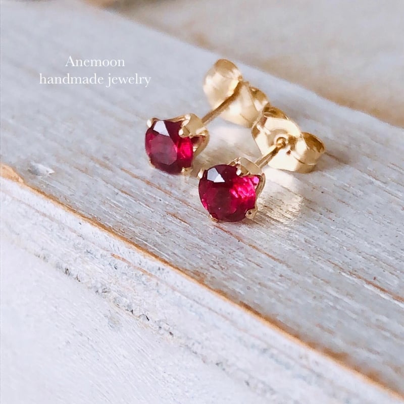 宝石の女王 ルビー 一粒ピアス】マダガスカル産 14kgf 4mm 7月誕生石