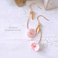 桜イヤリング/ピアス / Sakura earrings/piace🌸 揺れるタイプ 高品質クイーンコンクシェルAAA
