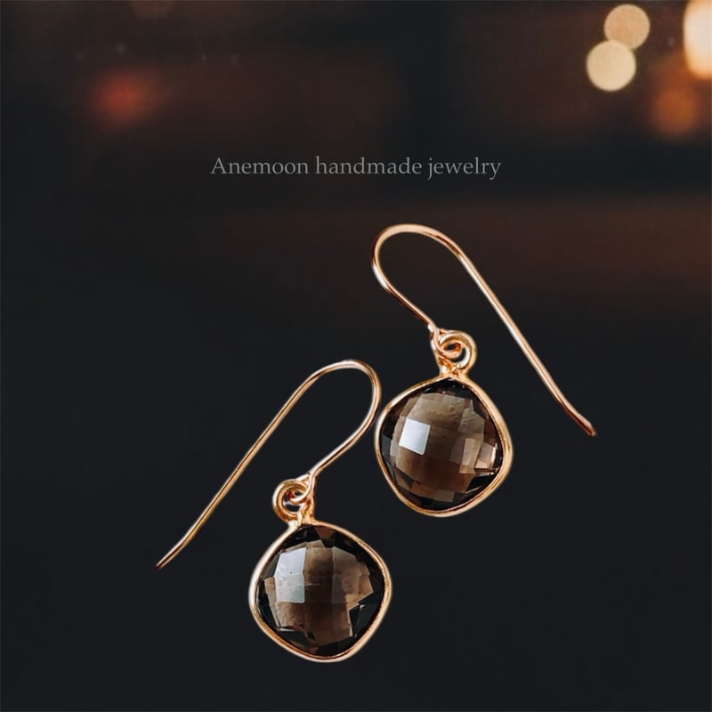 宝石質スモーキークォーツ14kgf製ピアス 約12×12mmクッションカット 両