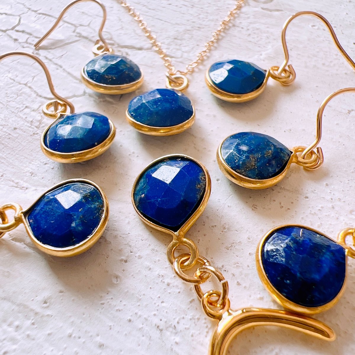 ⑨126g 良い 高品質 アフガニスタン産 ラピスラズリ 原石 まるで新幹線