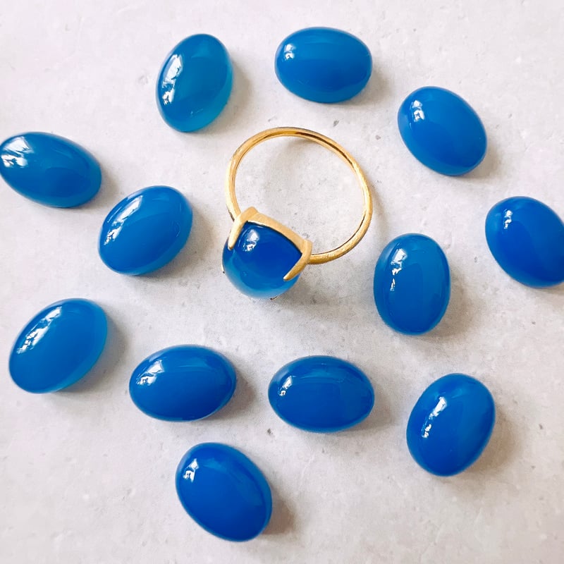 深みブルーが指先を彩る・:*ブルーカルセドニーの艶オーバルリング