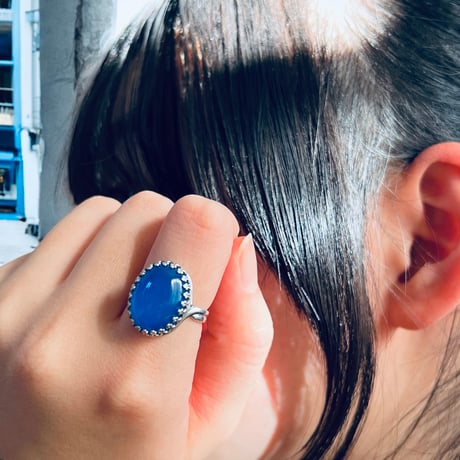 【ブルーカルセドニー大粒クラウンリング】16×12 mm 真鍮ブラス 銀古美　フリーサイズ