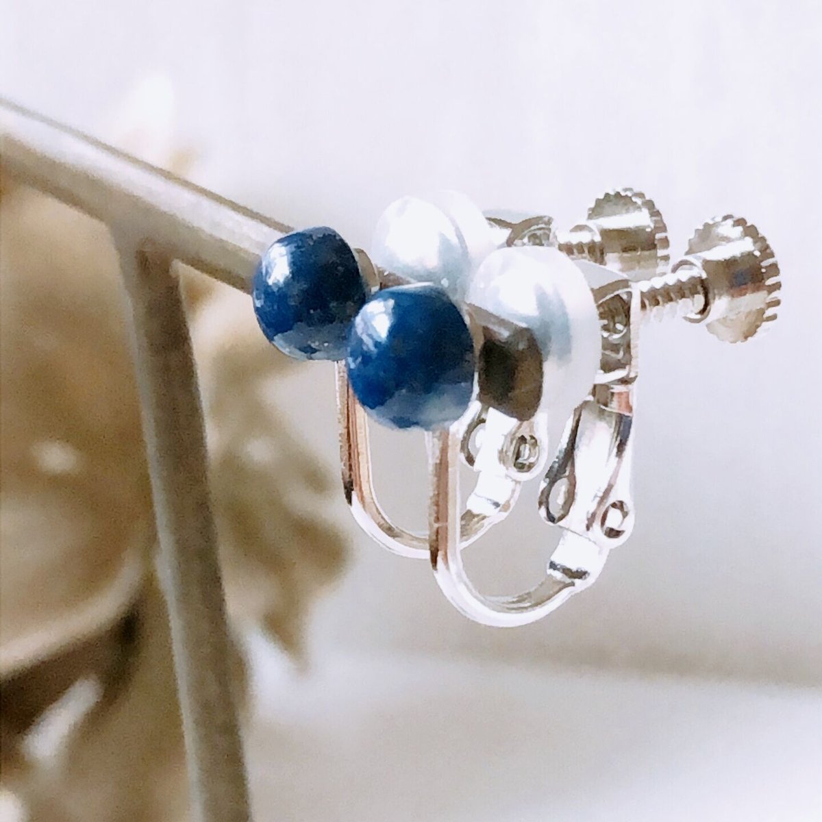 ラピスラズリの天然石イヤリング/チタンピアス 5mm 12月誕生石 金具