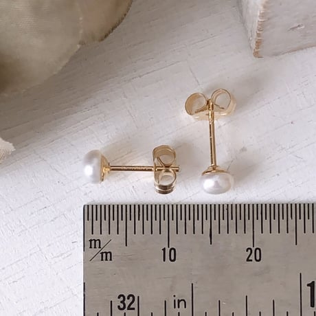 14kgf 小さな淡水パールのピアス