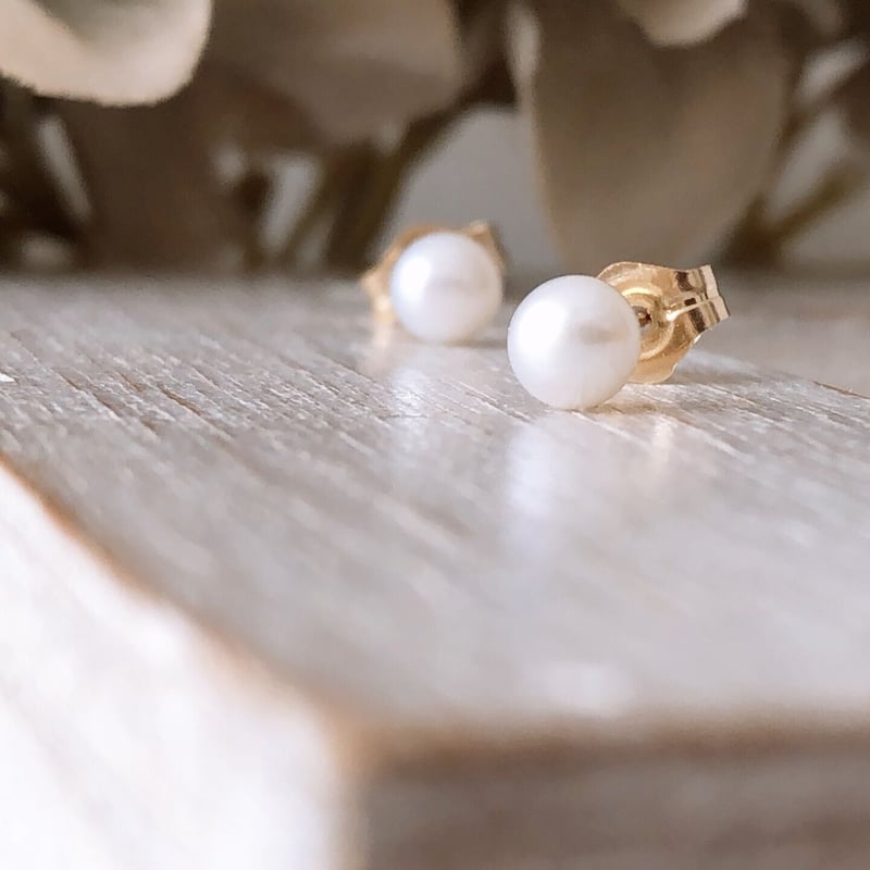 14kgf 小さな淡水パールのピアス | Anemoon handmade jewelry