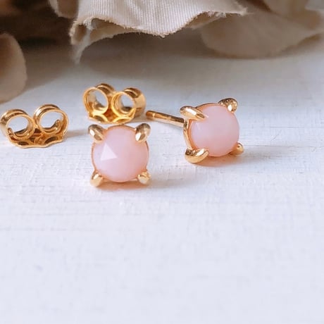 【桜色のきらめき･:*天然石ピンクオパール4mm ローズカットピアス】10月誕生石 両耳用