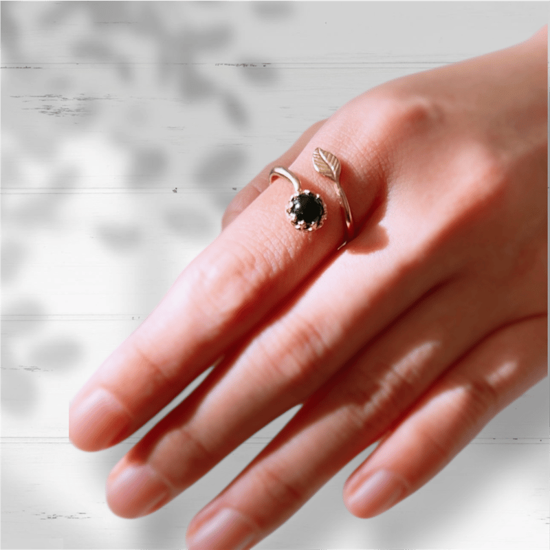 天然石ブラックオニキスゴールドベゼル＆リーフリング 6mmラウンド