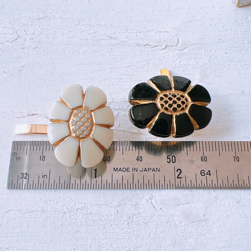 アンティークフラワーのミニポニーフック 花モチーフ径24×19mm 約