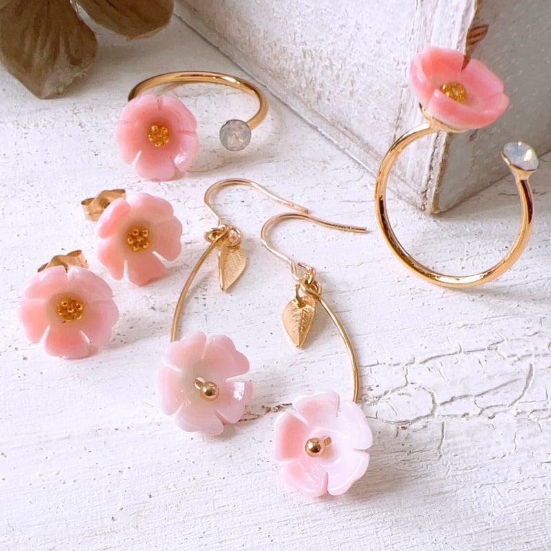 桜イヤリング/ピアス / Sakura earrings/piace🌸 揺れるタイプ