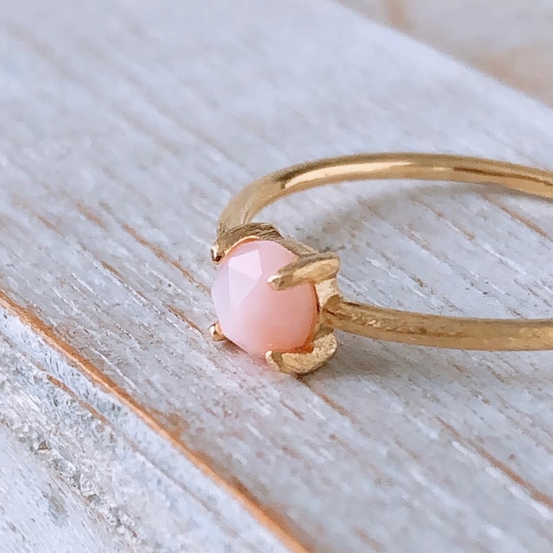 桜色を纏う・:*天然石ピンクオパール 4mmローズカットリング