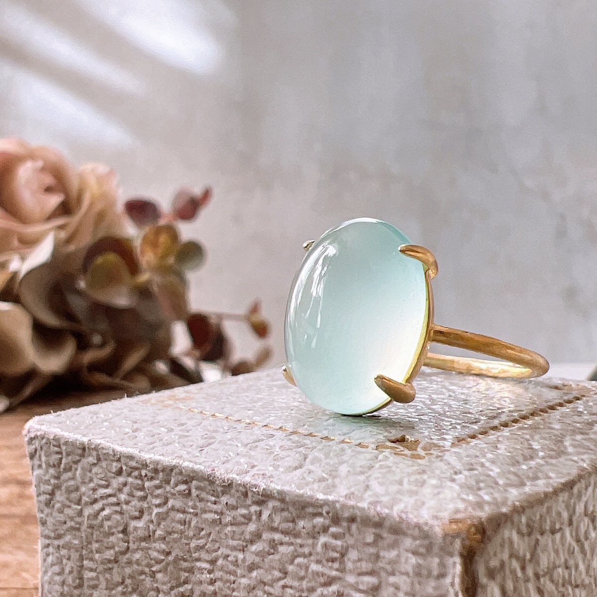 艶と透明感を愉しむ・:*シーブルーカルセドニーのオーバルリング】AAA