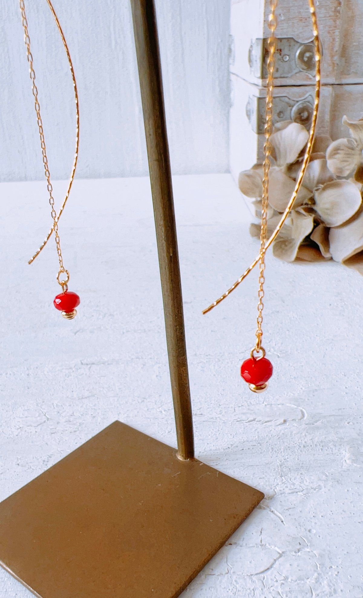 天然赤珊瑚ビーズのロングチェーンピアス ⁺˳✧༚赤珊瑚の揺れるロングチェーンピアス 両耳用 3月誕生石