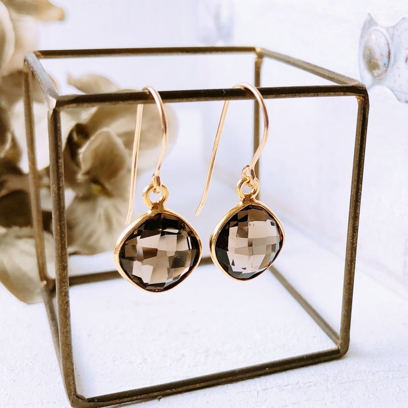 宝石質スモーキークォーツ14kgf製ピアス 約12×12mmクッションカット 両