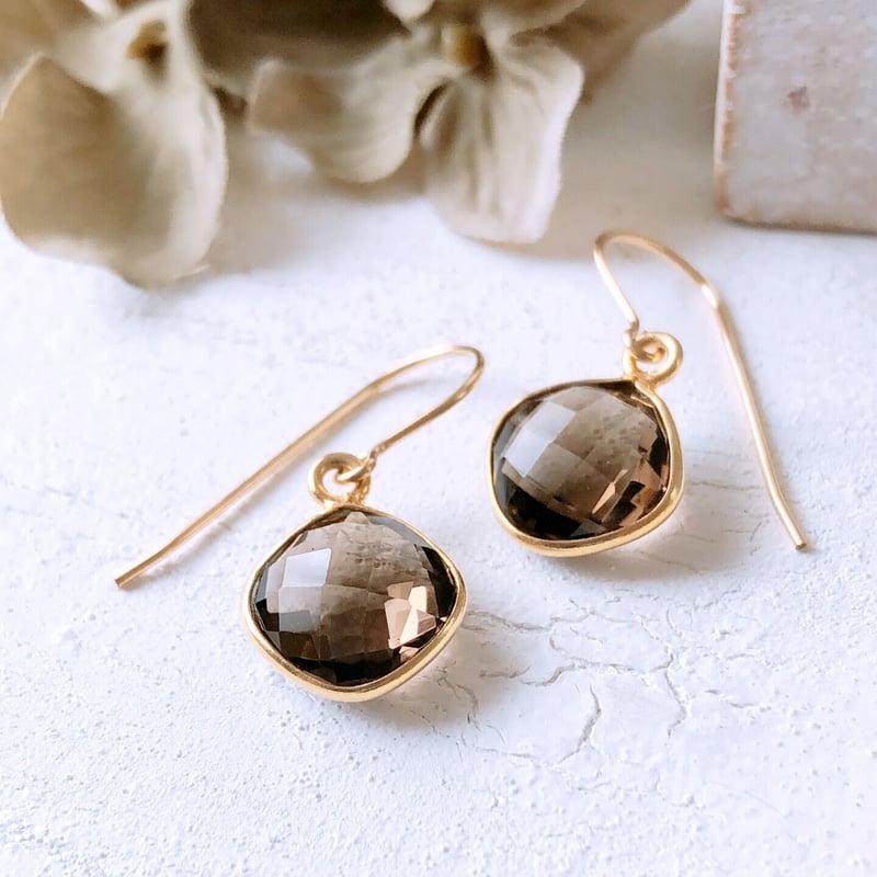 宝石質スモーキークォーツ14kgf製ピアス 約12×12mmクッションカット 両