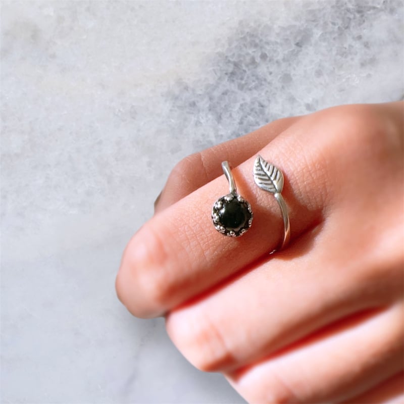 天然石ブラックオニキスアンティークsilver銀古美ベゼル＆リーフリング